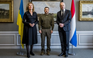 Проведет ряд встреч и выступит в Гааге: Зеленский начал визит в Нидерланды