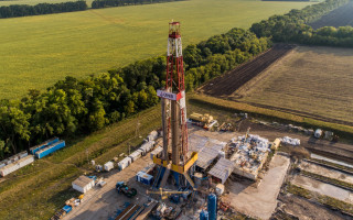 Суд зняв арешт з акцій «Укрнафтобуріння» Коломойського, Хомутинніка та Фукса – ЗМІ