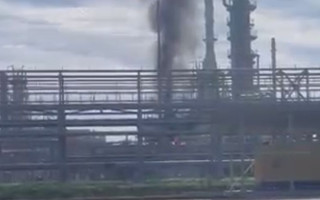 Вдруге за два дні: в рф заявляють про нову «атаку дронів» на Ільський НПЗ, відео