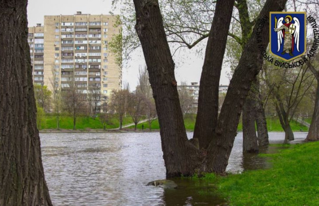 Паводок в Києві: рівень води почав падати