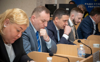 Рада суддів нагородила почесними грамотами суддів у відставці, помічників суддів та працівників апарату