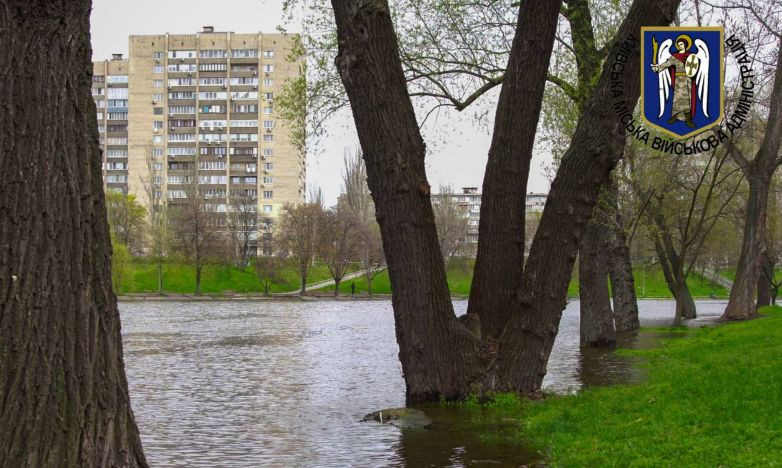 Паводок в Киеве: уровень воды начал падать