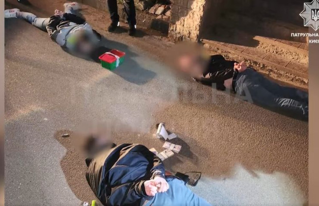 В Киеве группа мужчин устроила стрельбу во время ссоры, видео