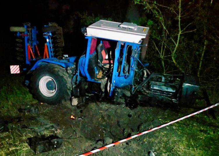 На Київщині тракторист підірвався на протитанковій міні, фото