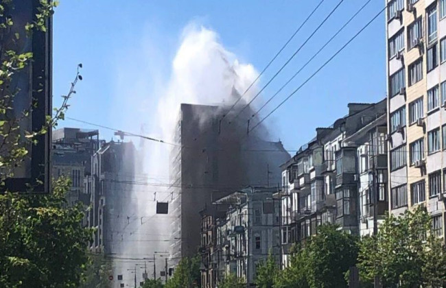 Прорив труби на Великій Васильківській у Києві: пошкодження тепломережі локалізовано