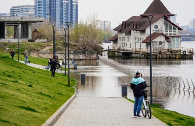 В Киеве снова вырос уровень воды в Днепре: есть ли угроза подтопления