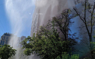 В Киеве на Большой Васильковской произошел масштабный прорыв водопровода, видео