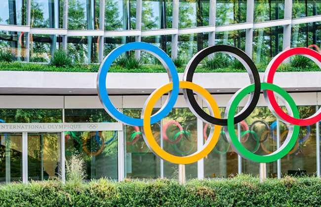 МОК прагне повернути до міжнародних змагань російських та білоруських атлетів у нейтральному статусі