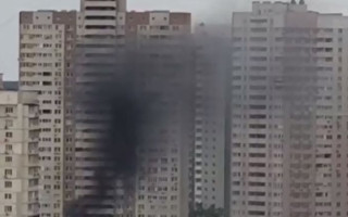 У Києві на Позняках сталася пожежа: фото та відео