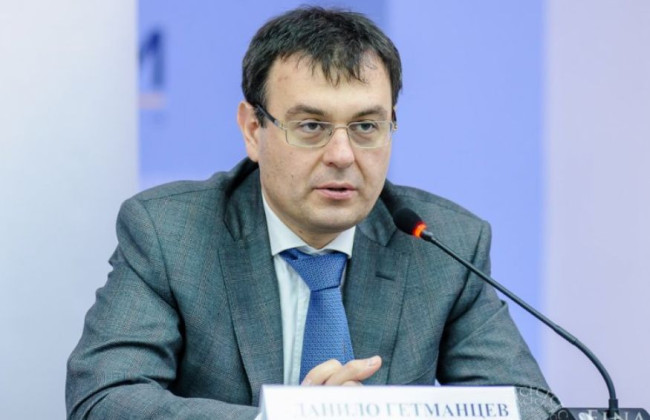 На рынке стало больше нелегального спирта, а кустарные производства табака процветает: Гетманцев рассказал о потерях в миллиард долларов