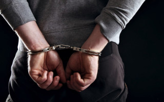 Обкрадав підлітків на вулицях Житомира, погрожуючи ножем: громадянина рф визнали винним у розбої