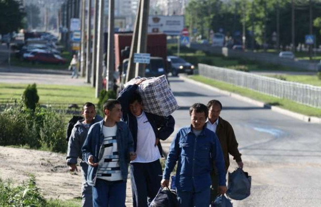 Рф вербует мигрантов из Центральной Азии для войны в Украине, – британская разведка