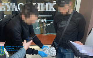 Допомагав ухилянтам тікати за кордон: на Дніпропетровщині затримали запоріжчанина