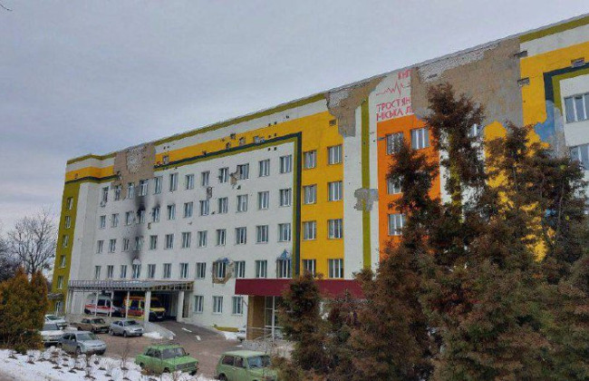 Обстреляли из танка Тростянецкую больницу: осуждены два российских оккупантов