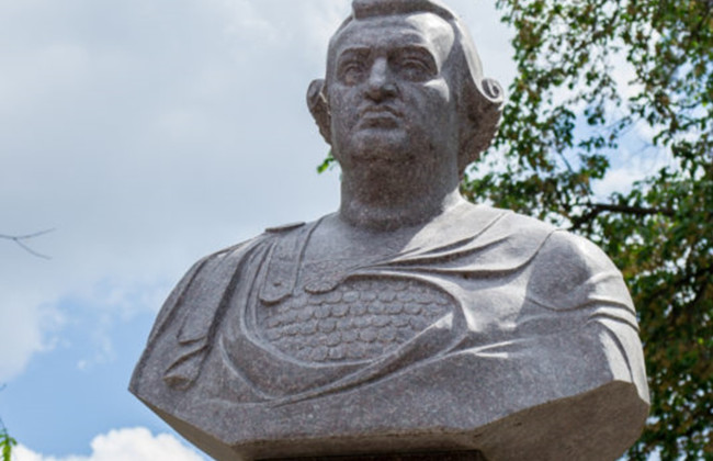 В Николаеве демонтировали бюст Потемкина, фото