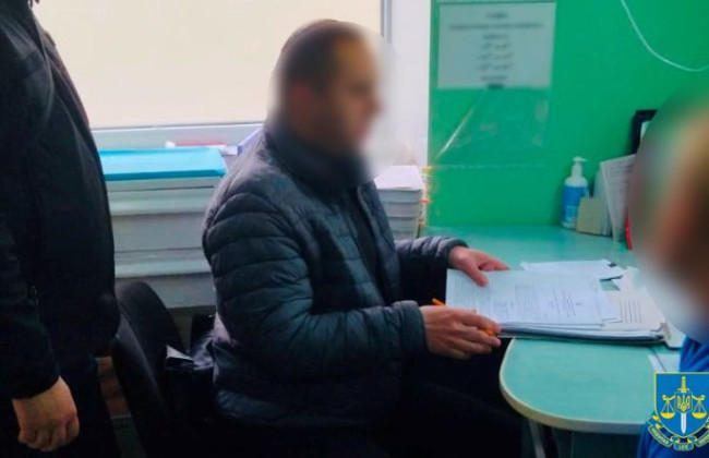 Адвокат, державний реєстратор та ексочільник села підозрюються в земельних оборудках