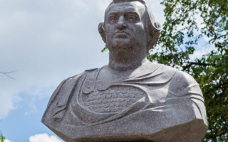 У Миколаєві демонтували погруддя Потьомкіна, фото