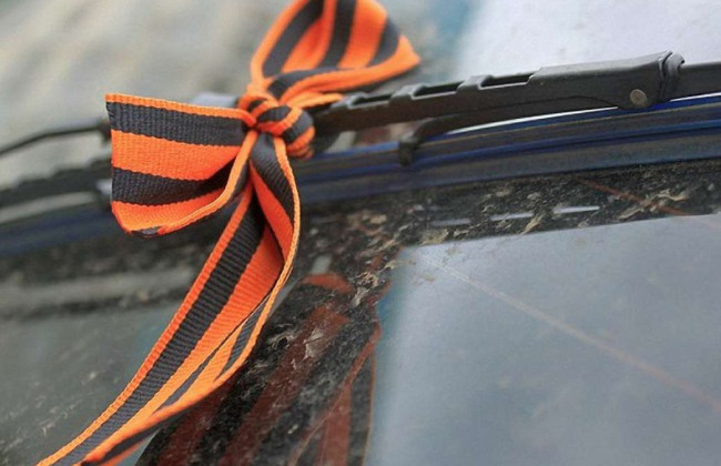 У Молдові почали штрафувати тих, хто вийшов на святкування 9 травня з георгіївською стрічкою, відео