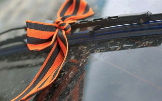 У Молдові почали штрафувати тих, хто вийшов на святкування 9 травня з георгіївською стрічкою, відео