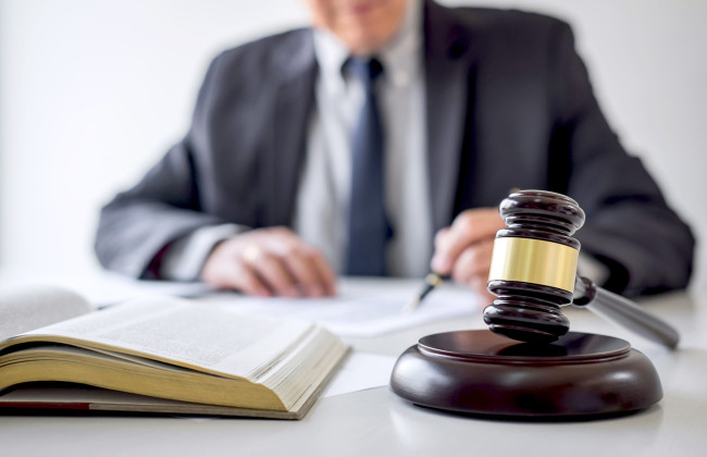 В Україні розширять перелік справ, які розглядаються лише з адвокатом та категорію осіб, які мають право на безоплатну правову допомогу