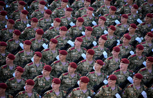 Поспіхом і без «десерту»: у Москві відбувся парад перемоги