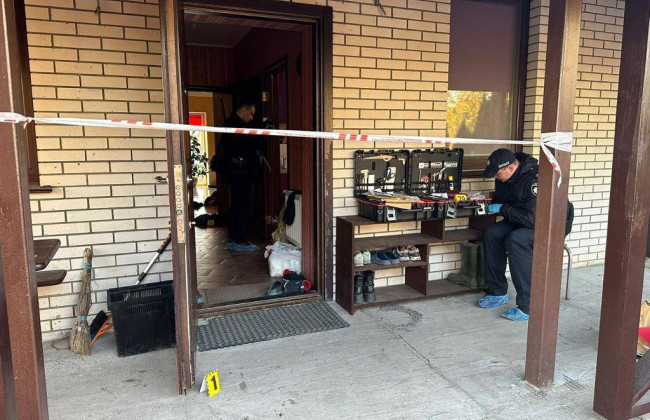 Вбив доньку ножем та намагався вбити сина – мешканцю Київщини повідомлено про підозру