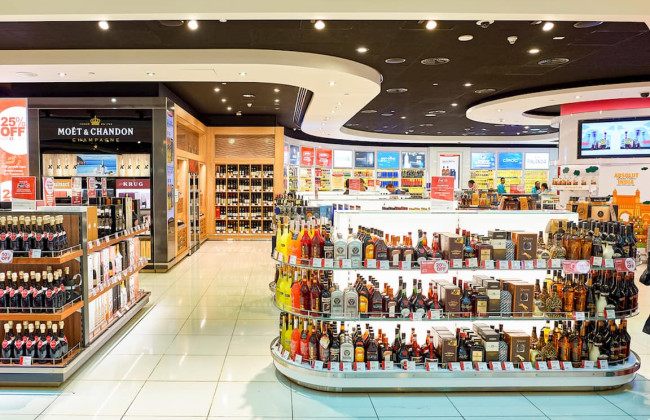 Депутаты хотят запретить на время военного положения продажи в магазинах Duty Free водки и сигарет