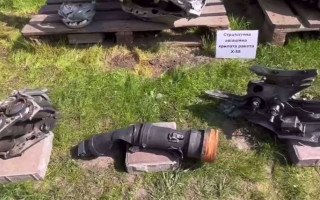 Як виглядають уламки надзвукової ракети «Кинжал», яку збили над Києвом: відео