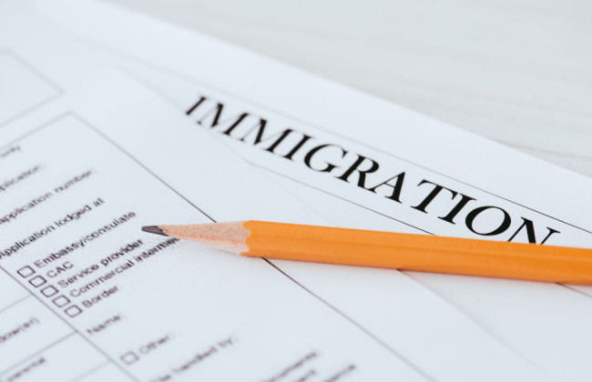 Раде рекомендуют снизить срок рассмотрения заявлений о предоставлении разрешения на иммиграцию иностранцами с одного года до 6 месяцев
