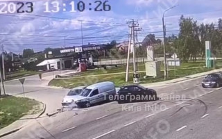 Потрійне ДТП на Київщині: у мережі з'явився відеозапис моменту зіткнення