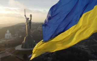 Скільки коштуватиме заміна радянського герба на тризуб на щиті Батьківщини-Матері