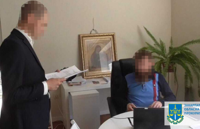 В Ужгороде чиновник горсовета «узаконил» застройку набережной путем подделки документов