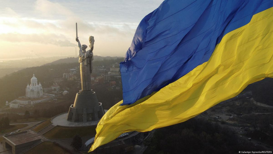 Скільки коштуватиме заміна радянського герба на тризуб на щиті Батьківщини-Матері