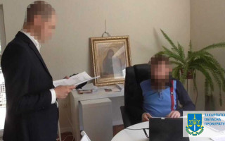 В Ужгороді посадовець міськради «узаконив» забудову набережної шляхом підробки документів