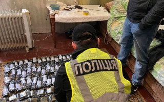 Перепродавали тактичні аптечки, призначені для ЗСУ: на Хмельниччині викрито псевдоволонтерів
