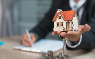 Чи можна продати житло, успадковане неповнолітнім, без дозволу органів опіки та піклування