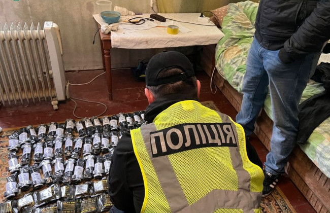 Перепродавали тактические аптечки, предназначенные для ВСУ: на Хмельнитчине разоблачены псевдоволонтеры