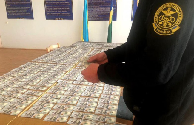 Мужчина пытался незаконно ввезти в Украину валюты на 3,7 млн грн