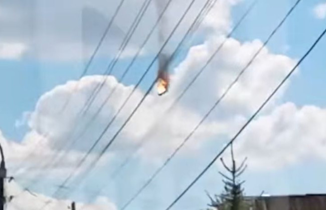 Під Брянськом окупанти збили свій військовий вертоліт та літак Су-34, відео