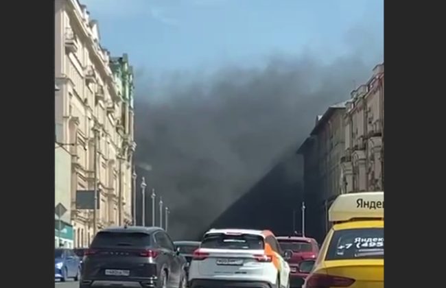 В центре Москвы горит гостиница «Интерконтиненталь»: видео
