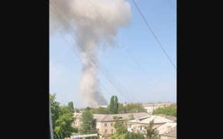 В окупованому Луганську знову пролунали потужні вибухи, відео