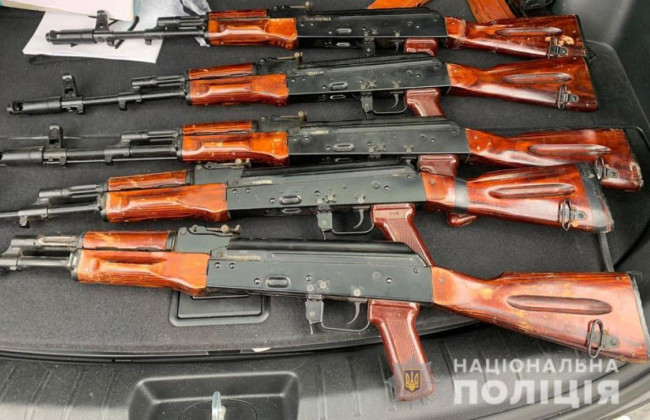 Мужчина хранил дома автоматы АК-74, гранаты и патроны: Верховный Суд решил, что его действия следует расценивать как крайнюю необходимость