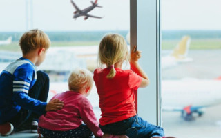 Українці відтепер можуть одночасно оформити паспортні документи собі та дітям