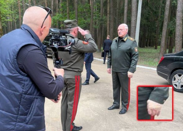 Лукашенко впервые с 9 мая появился на публике, и снова со странной повязкой: фото и видео