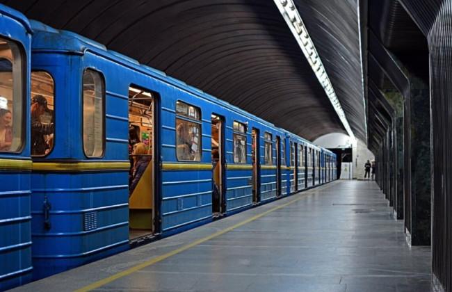 С 15 мая интервалы между поездами метро в Киеве станут меньше