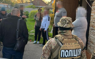 Регистрировали поддельные судебные решения для аферы с недвижимостью: задержали организаторов схемы