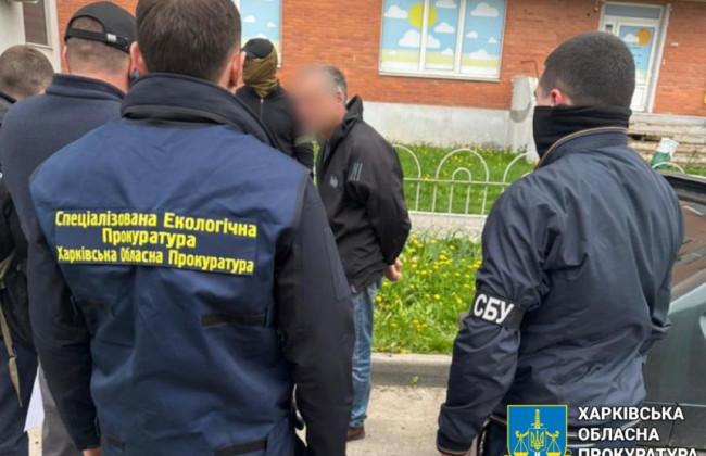 Хотів «підзаробити грошей»: у Харкові еколог погорів на хабарі в 26 000 грн