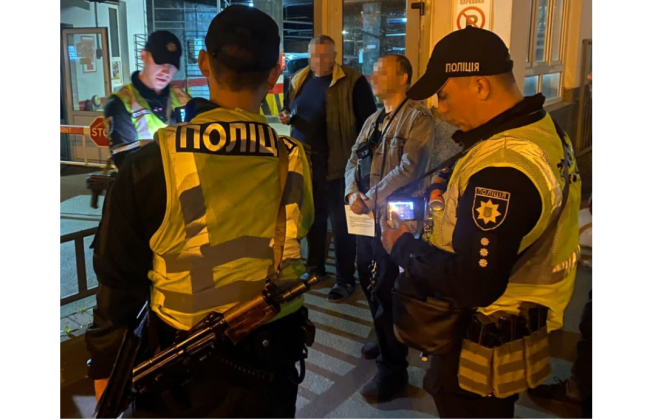 Полиция изъяла у Виктора Павлика спецпропуск, которым он хвастался на закрытом Южном мосту