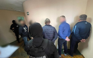 Створювали штучні перешкоди під час реєстрації сільгосптехніки, щоб отримати хабаря: на Київщині затримано службовців Держпродспоживслужби