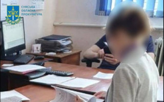 Самовольно освободила ООО от уплаты пошлины: в Сумской области разоблачена госинспекторка